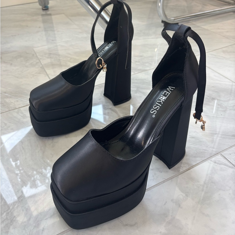 Black platform high heels - size: 8